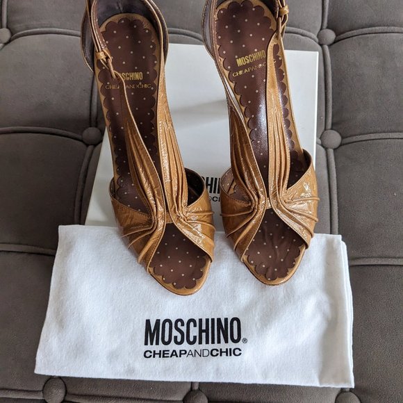 Moschino Nude Beige Tan High Heels - Picture 2 of 5